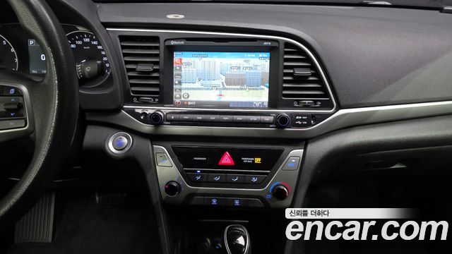 Hyundai AVANTE 2017 — photo 20
