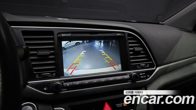Hyundai AVANTE 2017 — photo 21