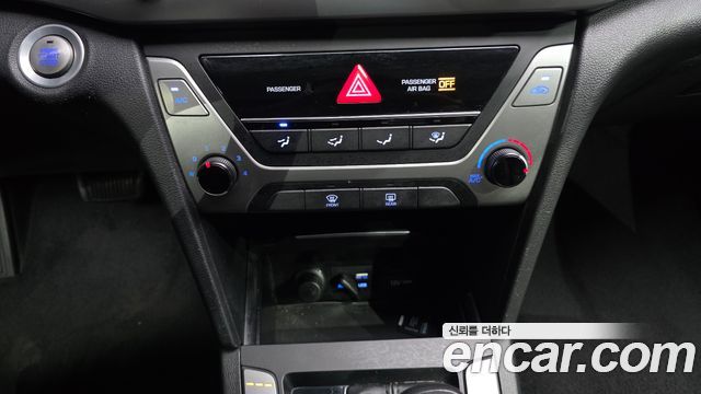 Hyundai AVANTE 2017 — photo 22