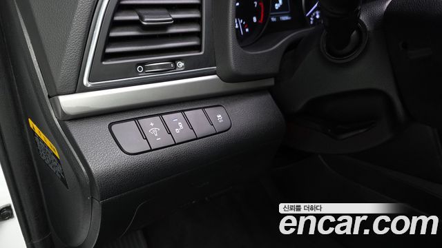 Hyundai AVANTE 2017 — photo 24
