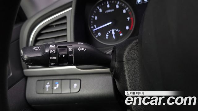 Hyundai AVANTE 2017 — photo 25