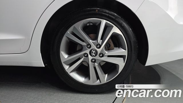 Hyundai AVANTE 2017 — photo 7