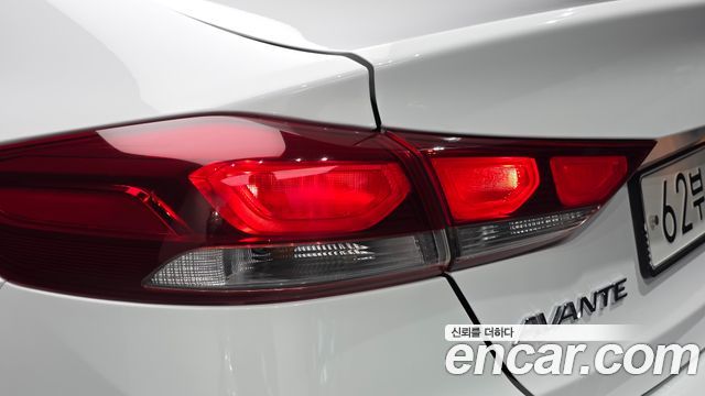Hyundai AVANTE 2017 — photo 9