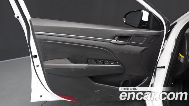 Hyundai AVANTE 2017 — photo 14