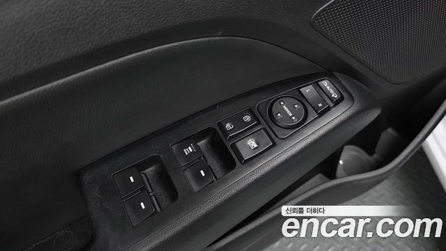 Hyundai AVANTE 2017 — photo 27