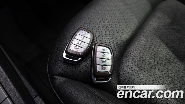 Hyundai AVANTE 2017 — photo 29