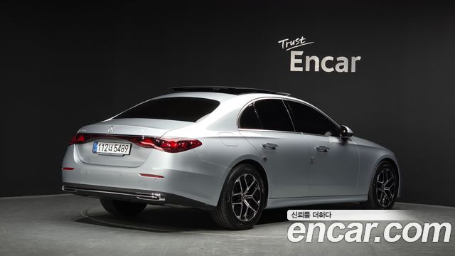 Mercedes-Benz E-Class 2025 — photo 2