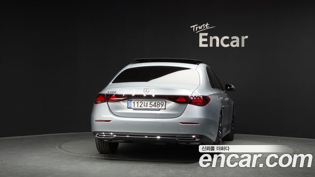 Mercedes-Benz E-Class 2025 — photo 4