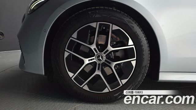 Mercedes-Benz E-Class 2025 — photo 5