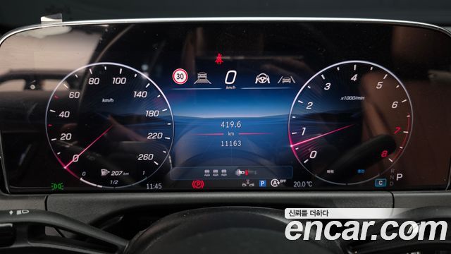 Mercedes-Benz E-Class 2025 — photo 11
