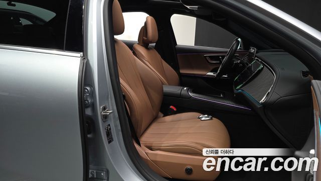 Mercedes-Benz E-Class 2025 — photo 17