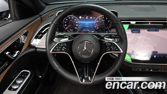 Mercedes-Benz E-Class 2025 — photo 19