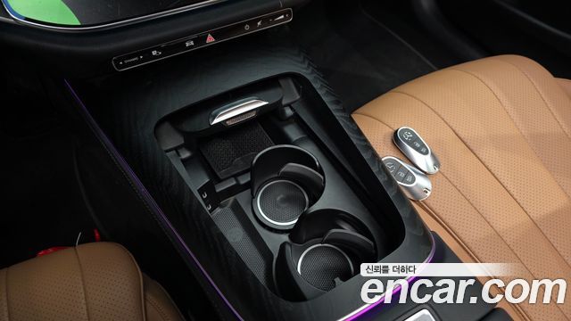 Mercedes-Benz E-Class 2025 — photo 24