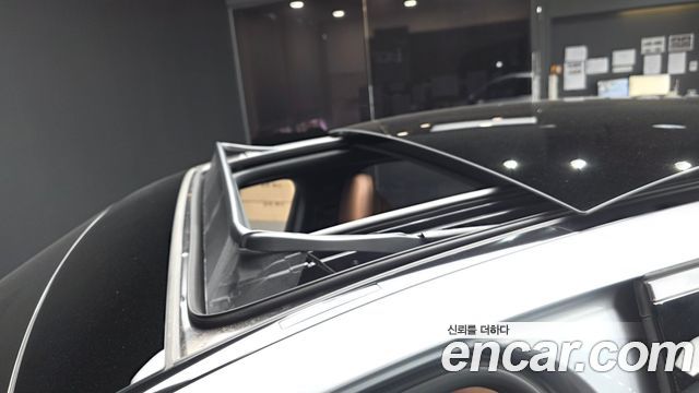Mercedes-Benz E-Class 2025 — photo 25