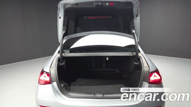 Mercedes-Benz E-Class 2025 — photo 26