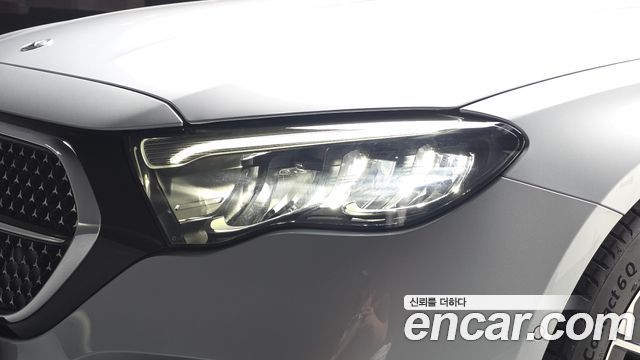 Mercedes-Benz E-Class 2025 — photo 8