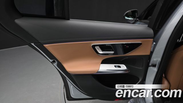 Mercedes-Benz E-Class 2025 — photo 15