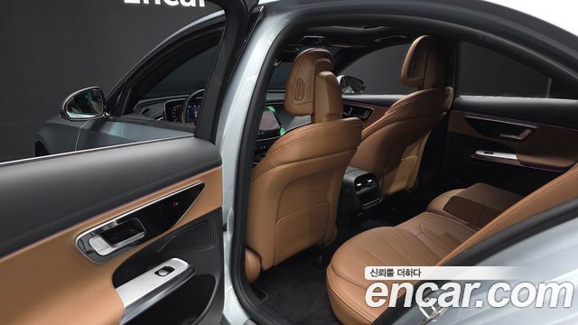 Mercedes-Benz E-Class 2025 — photo 16