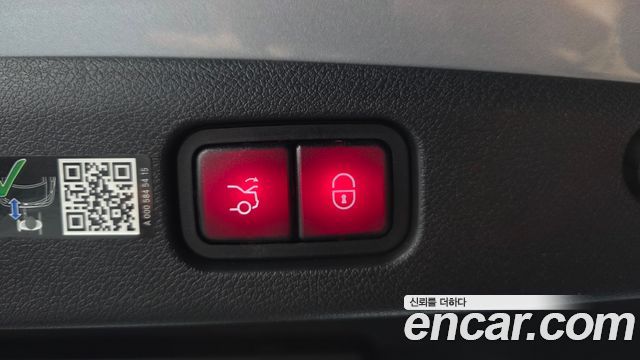 Mercedes-Benz E-Class 2025 — photo 27