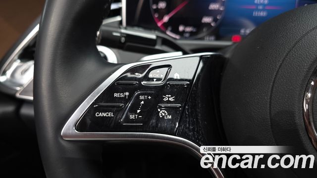Mercedes-Benz E-Class 2025 — photo 28