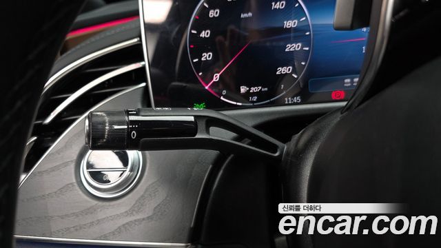 Mercedes-Benz E-Class 2025 — photo 29