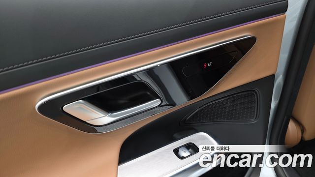 Mercedes-Benz E-Class 2025 — photo 33
