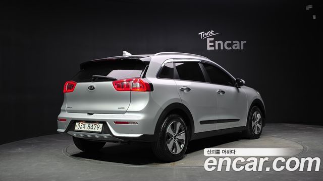 Kia Niro 2018 — photo 2