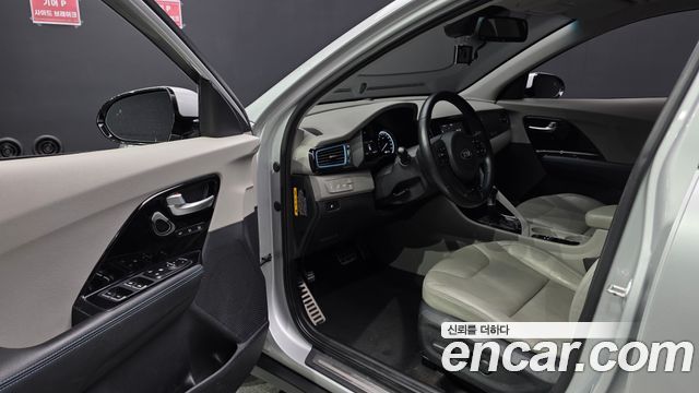 Kia Niro 2018 — photo 10