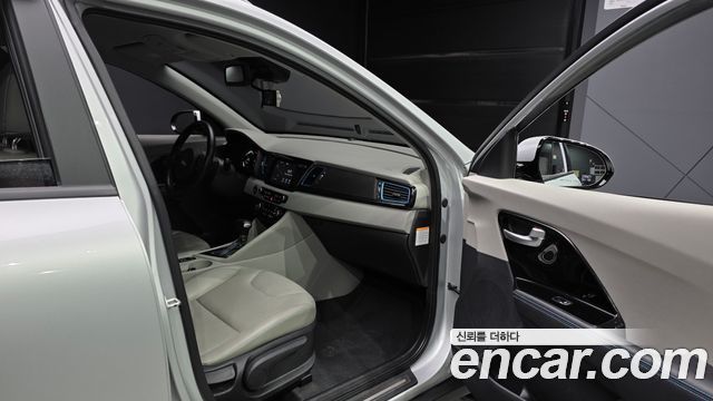 Kia Niro 2018 — photo 11