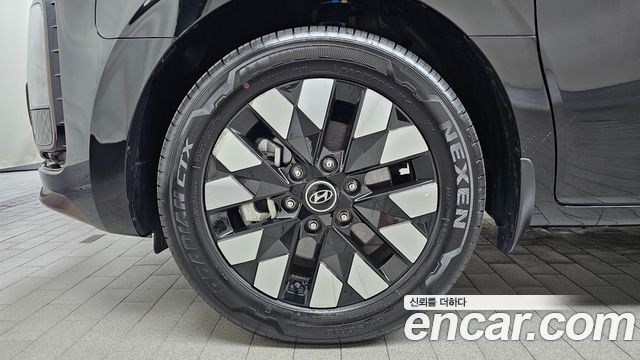 Hyundai Staria 2025 — photo 5