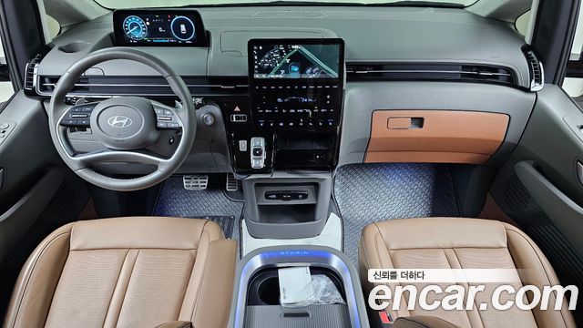 Hyundai Staria 2025 — photo 10