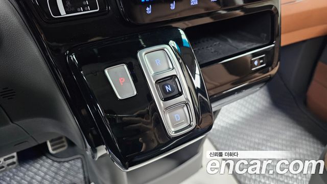 Hyundai Staria 2025 — photo 12