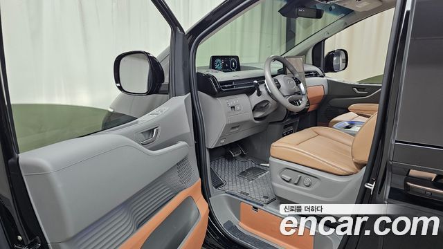 Hyundai Staria 2025 — photo 13