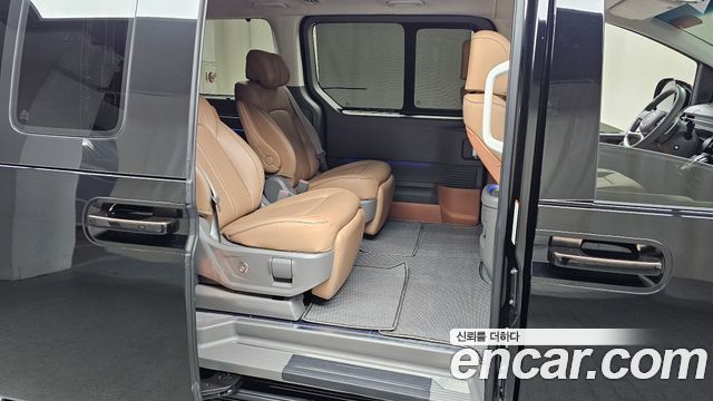 Hyundai Staria 2025 — photo 17