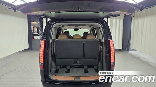 Hyundai Staria 2025 — photo 23