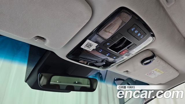 Hyundai Staria 2025 — photo 25