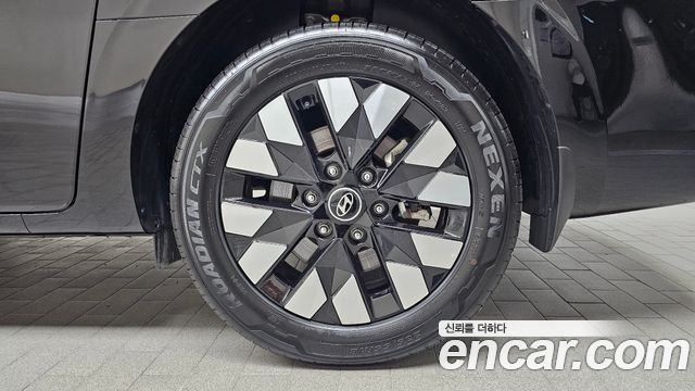 Hyundai Staria 2025 — photo 7