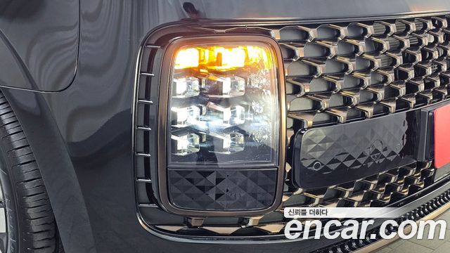 Hyundai Staria 2025 — photo 8