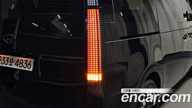 Hyundai Staria 2025 — photo 9