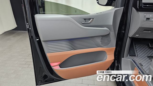 Hyundai Staria 2025 — photo 14