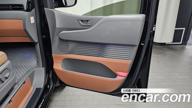Hyundai Staria 2025 — photo 15