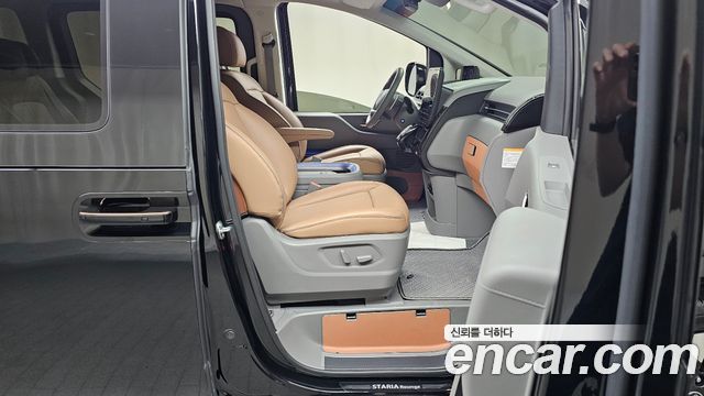 Hyundai Staria 2025 — photo 16