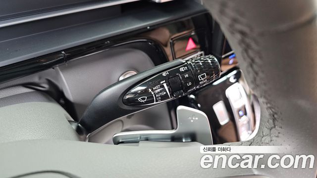 Hyundai Staria 2025 — photo 27
