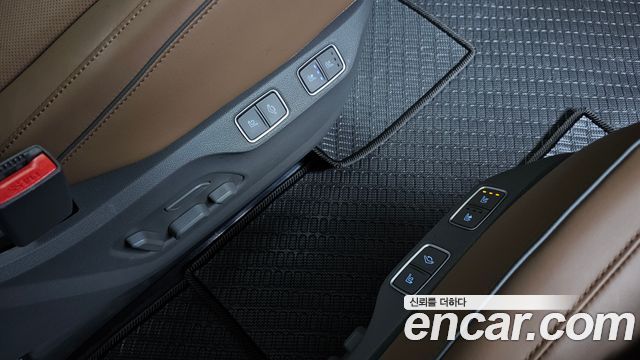 Hyundai Staria 2025 — photo 30