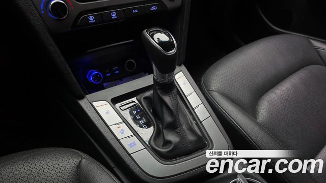 Hyundai AVANTE 2016 — photo 12