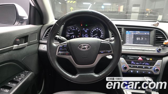 Hyundai AVANTE 2016 — photo 19