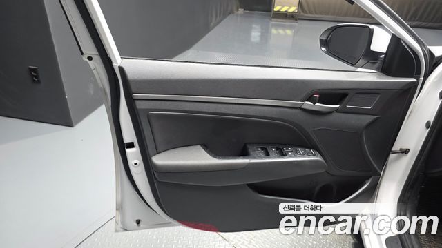 Hyundai AVANTE 2016 — photo 14