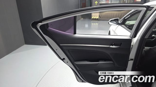 Hyundai AVANTE 2016 — photo 15