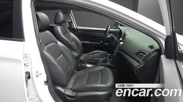 Hyundai AVANTE 2016 — photo 16