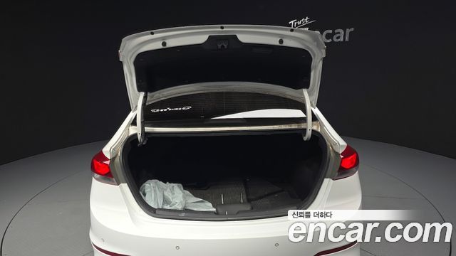 Hyundai AVANTE 2016 — photo 29